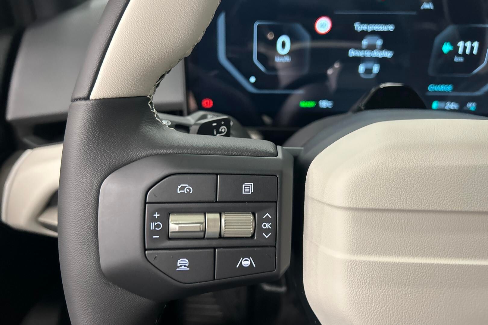 Kia EV4 iso kuva 14