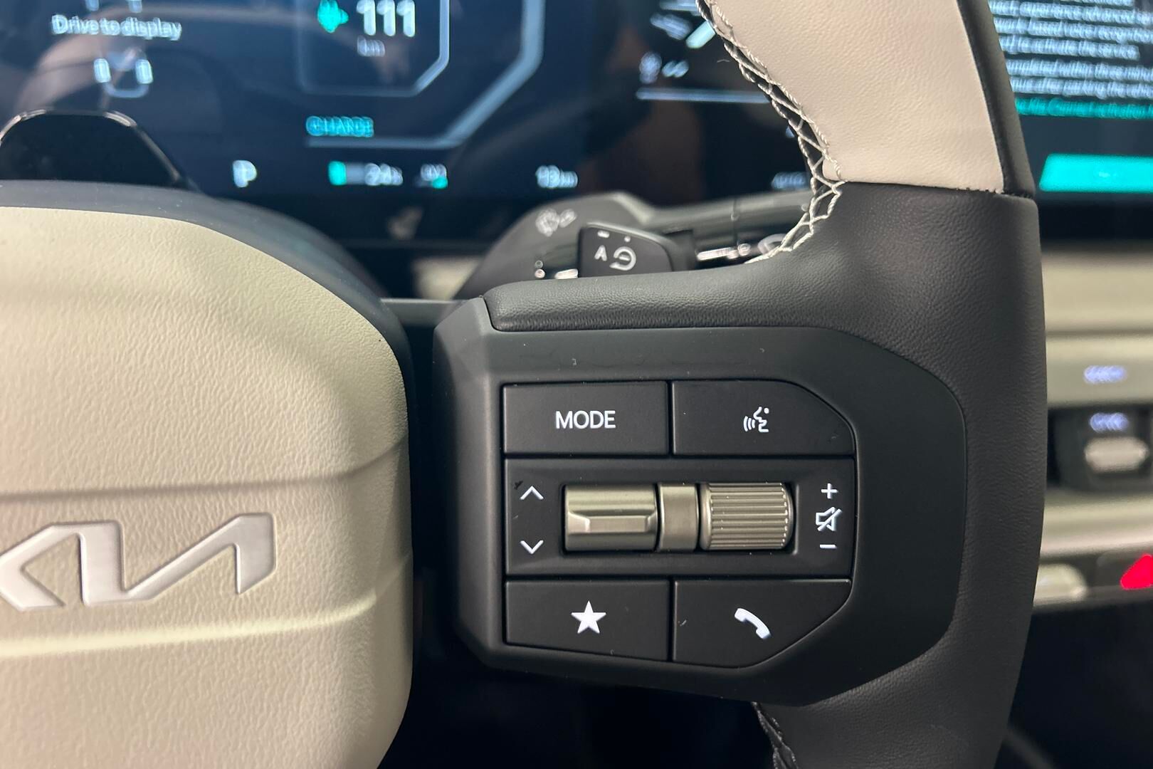 Kia EV4 iso kuva 15