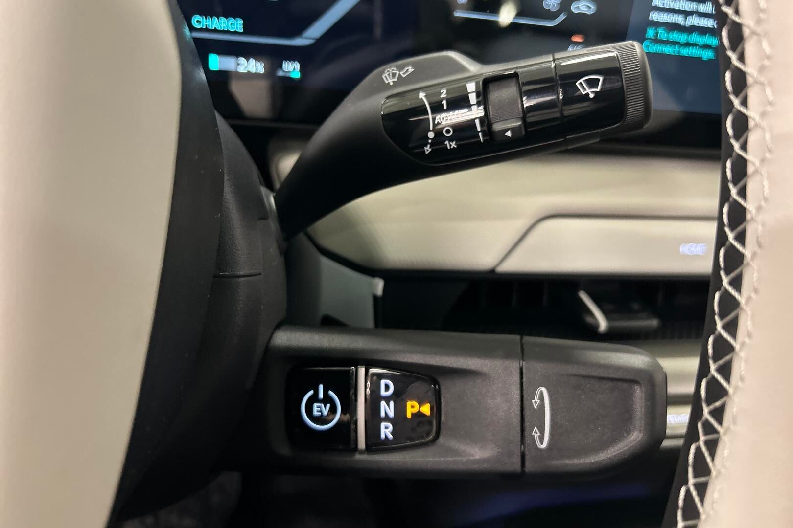 Kia EV4 iso kuva 17