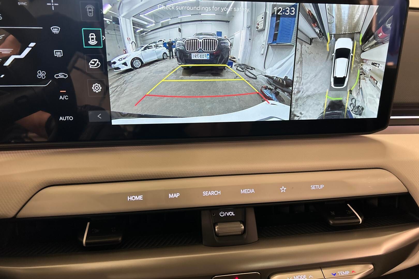 Kia EV4 iso kuva 20