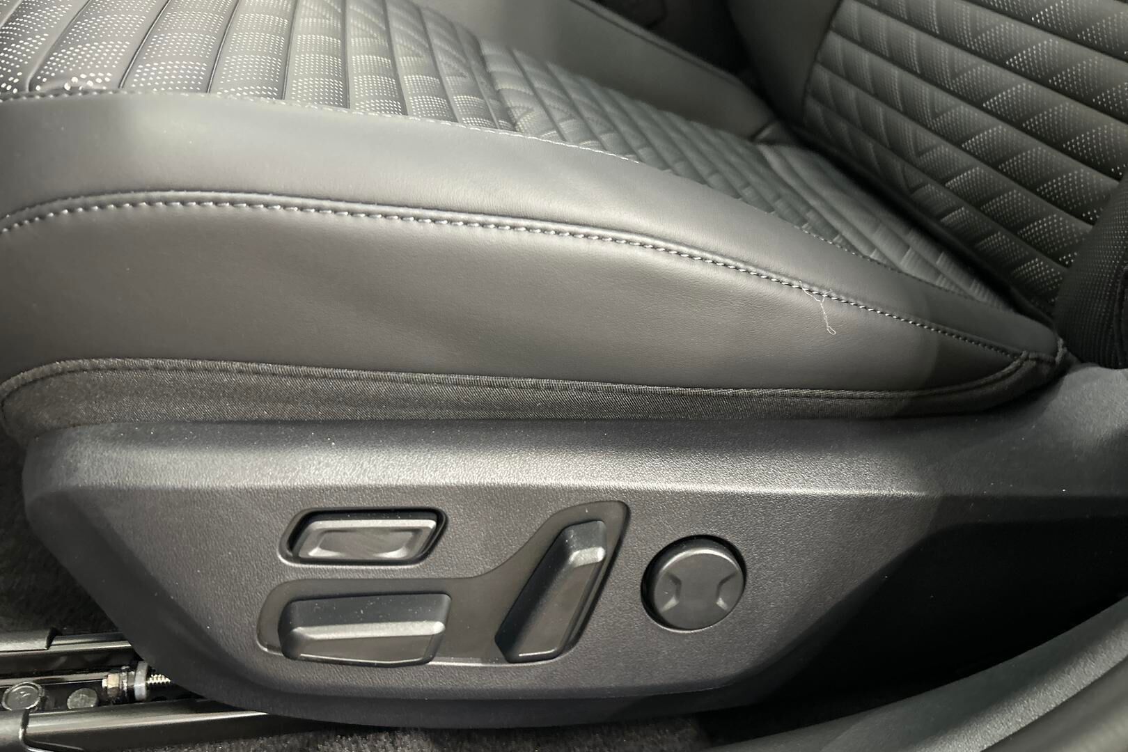 Kia EV4 iso kuva 25