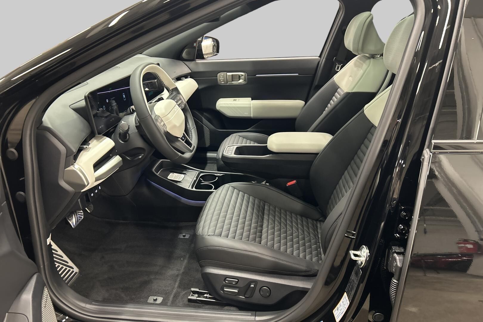 Kia EV4 iso kuva 8