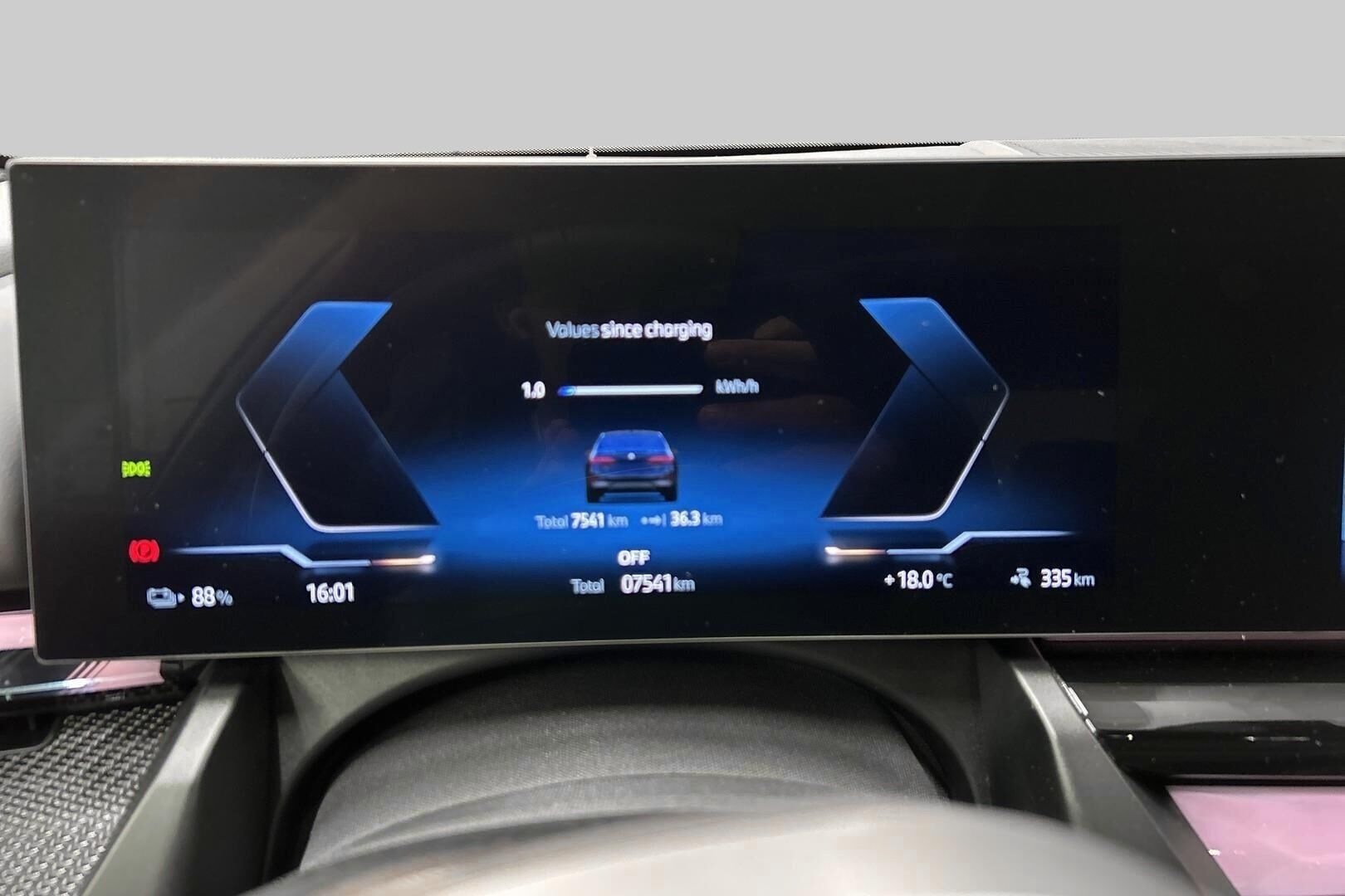 BMW i5 iso kuva 11