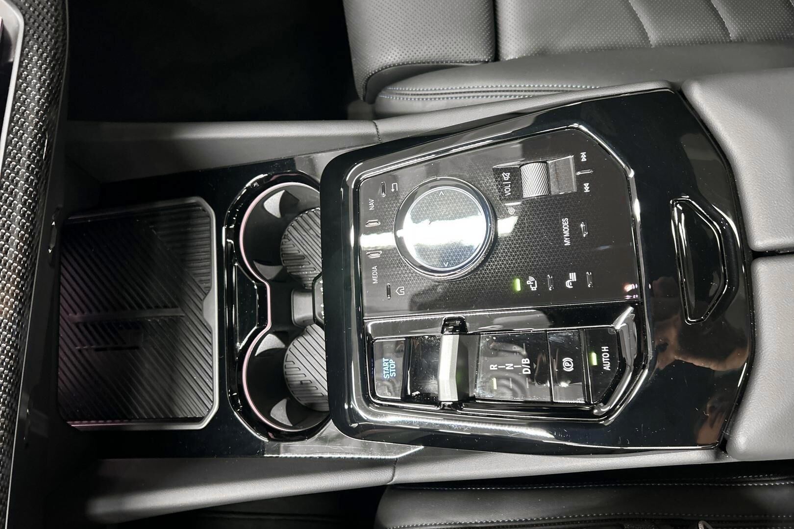 BMW i5 iso kuva 22