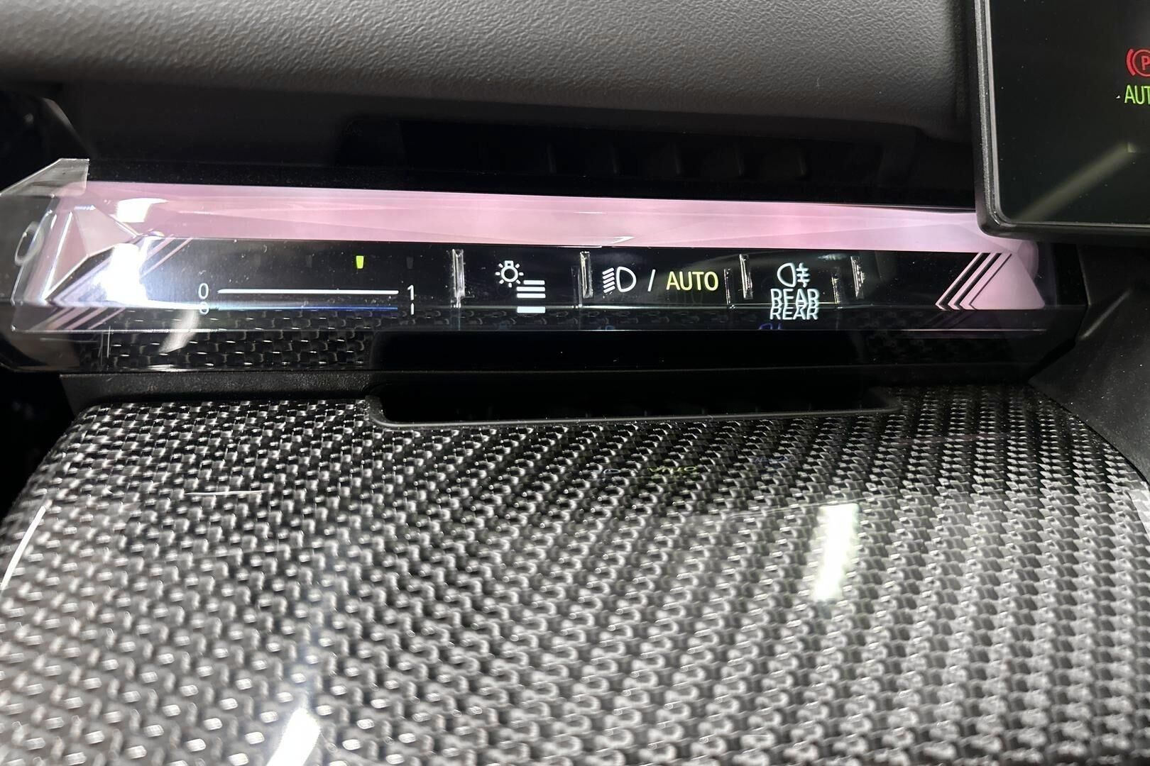 BMW i5 iso kuva 16