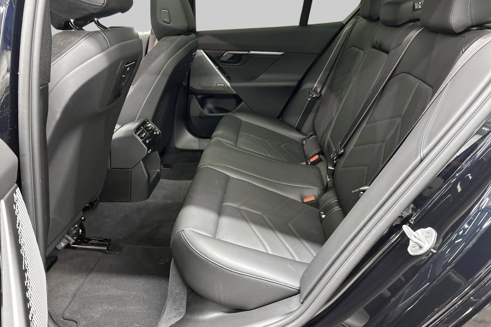BMW i5 iso kuva 7