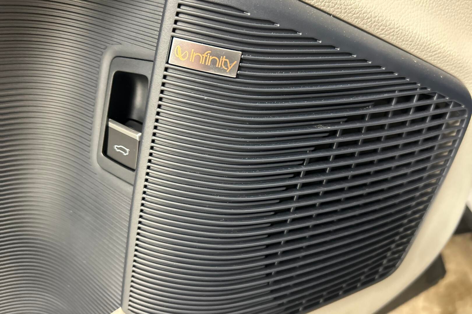 BYD Seal U iso kuva 24