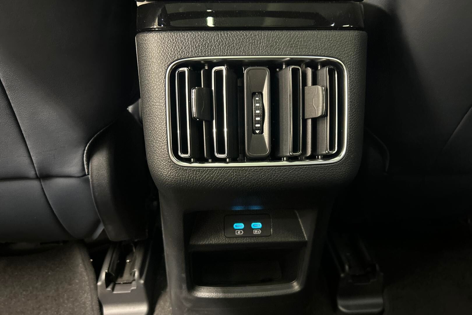 BYD Seal U iso kuva 27
