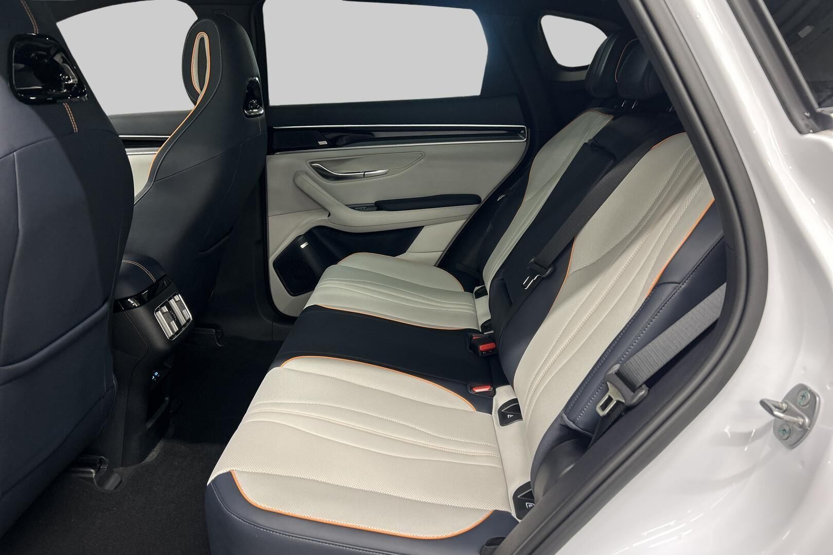 BYD Seal U iso kuva 9