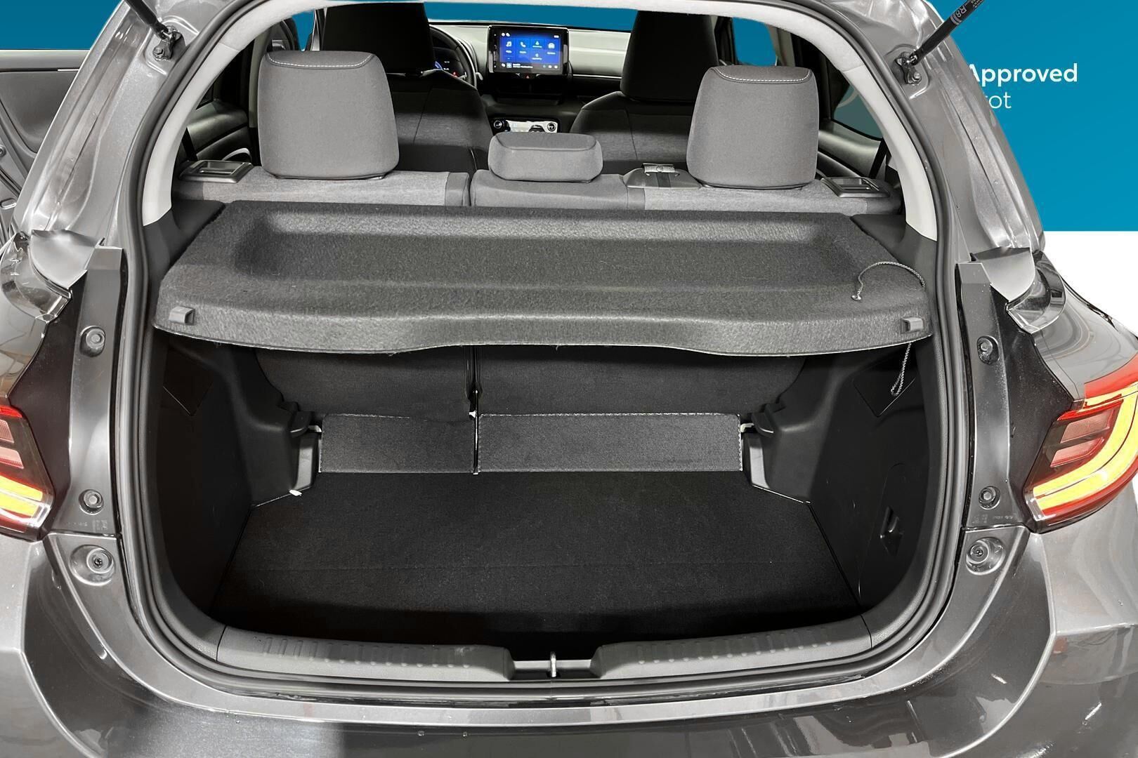 Toyota Yaris iso kuva 11
