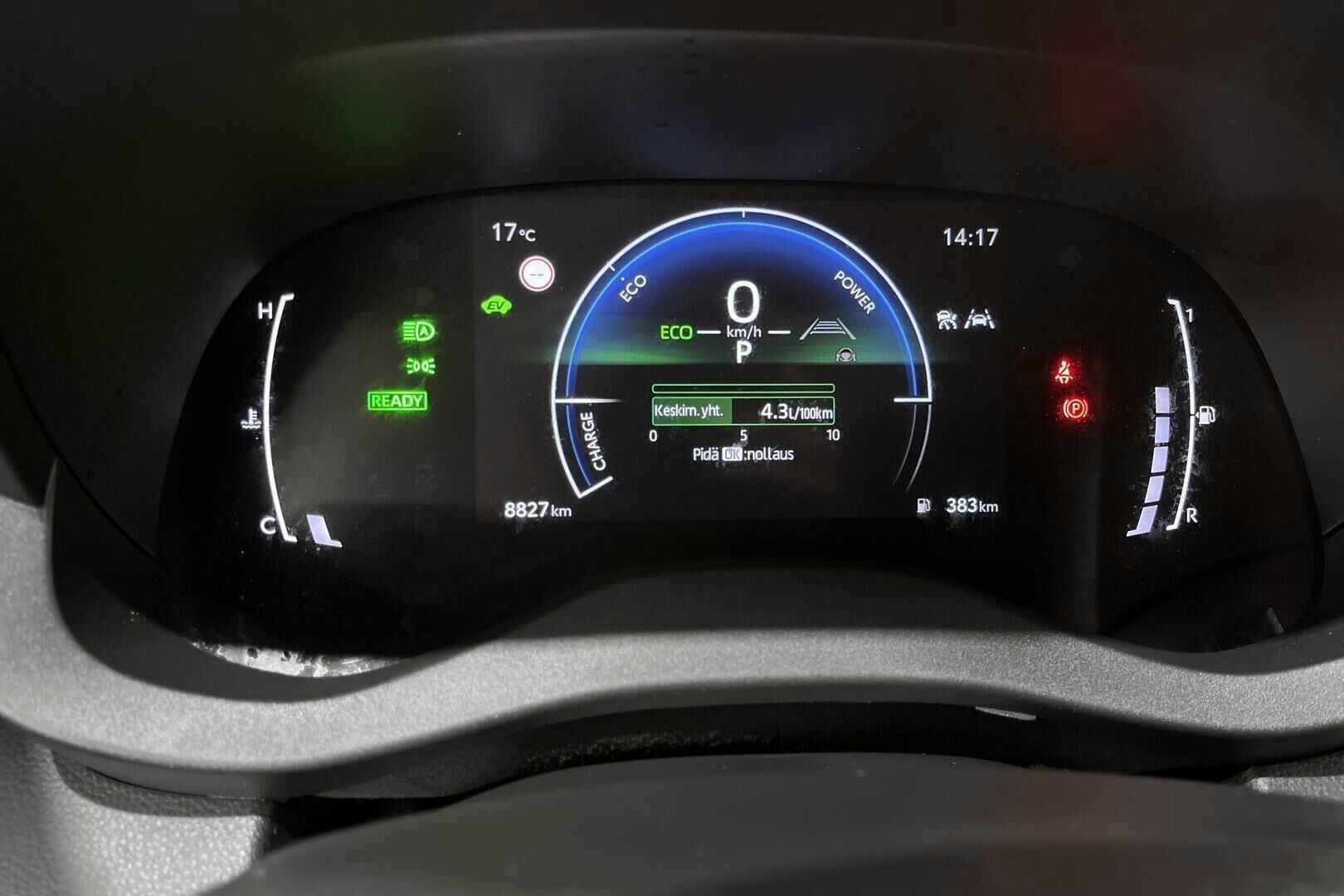 Toyota Yaris iso kuva 14