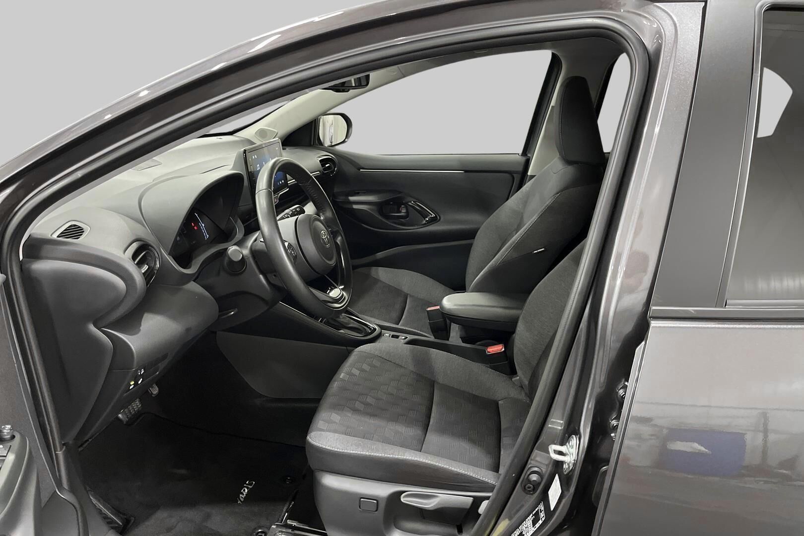 Toyota Yaris iso kuva 8