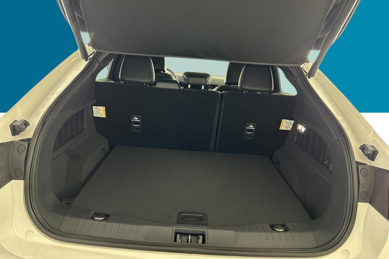 Ford Mustang Mach-E iso kuva 11