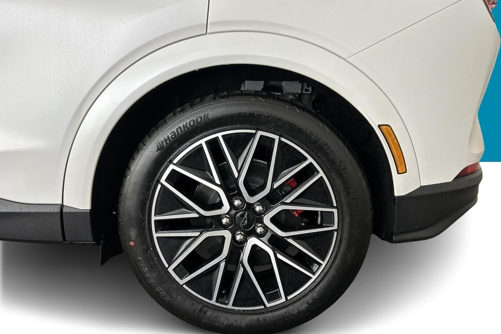 Ford Mustang Mach-E iso kuva 12