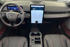 Ford Mustang Mach-E esikatselu 13