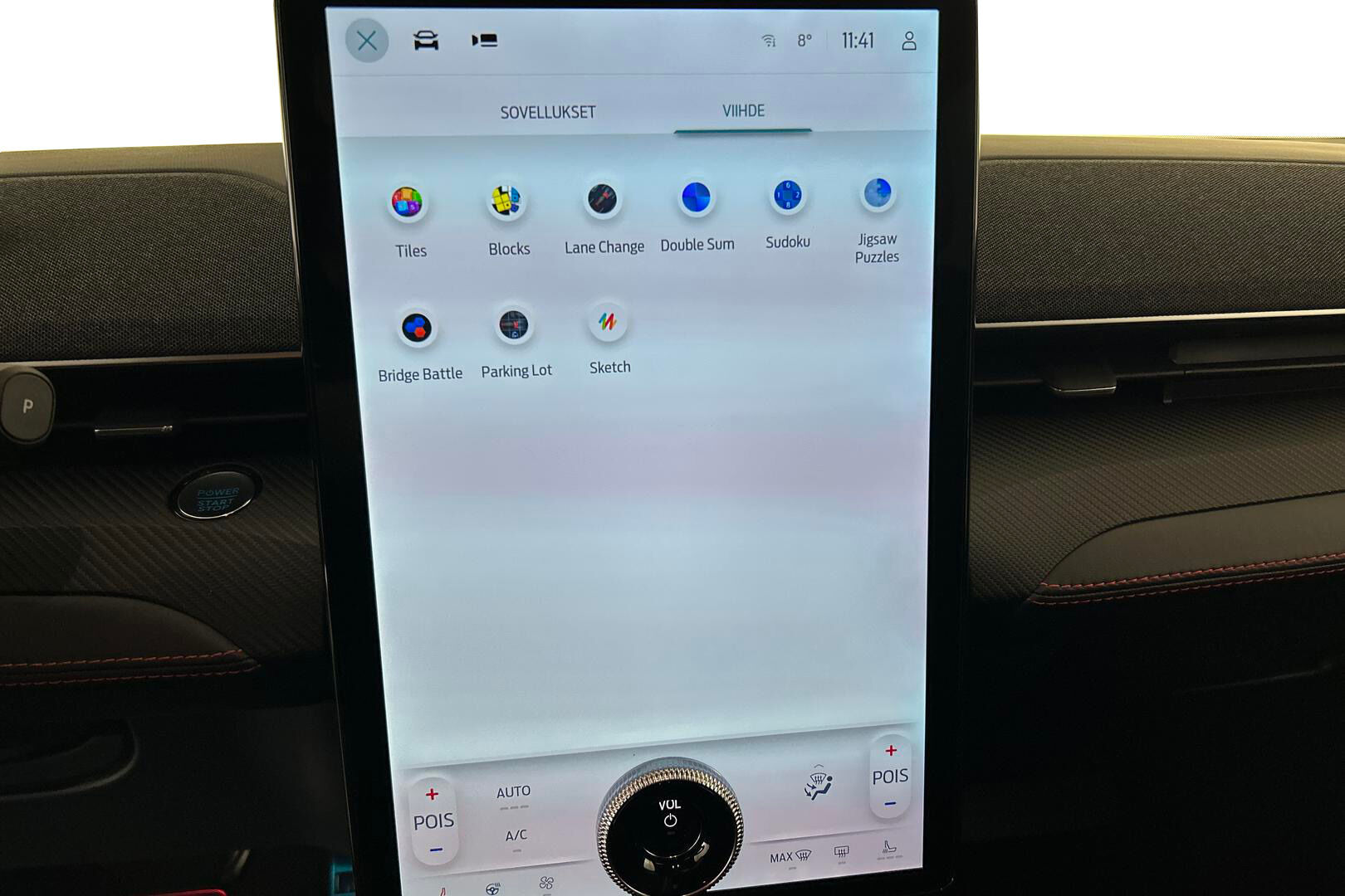 Ford Mustang Mach-E iso kuva 17