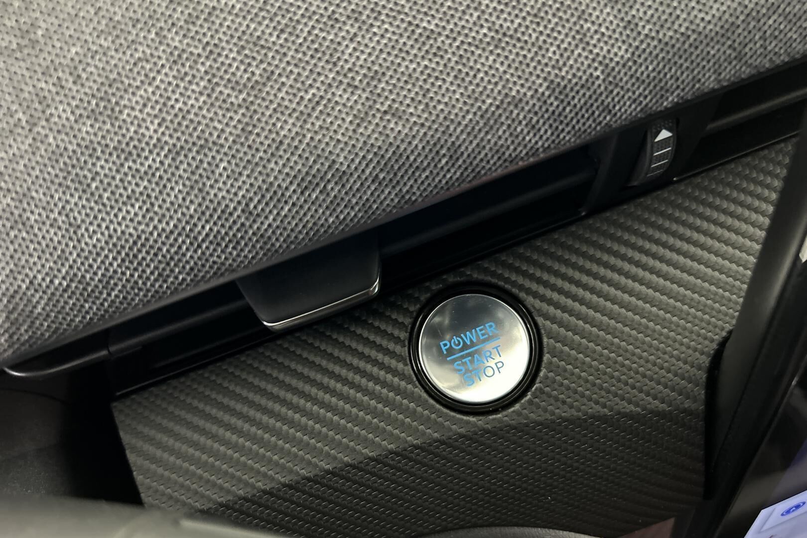 Ford Mustang Mach-E iso kuva 23