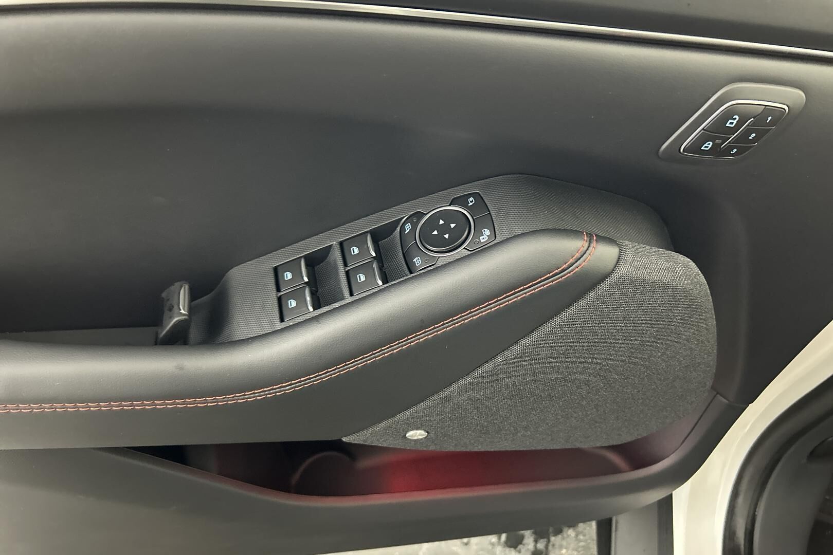 Ford Mustang Mach-E iso kuva 29