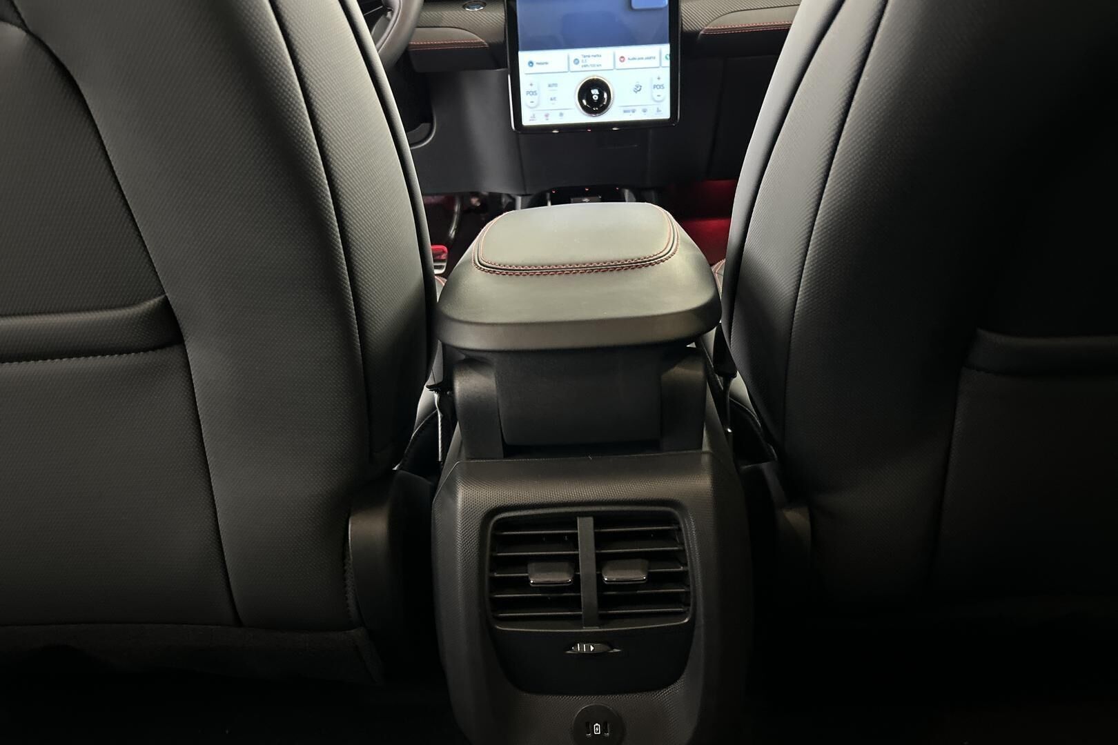 Ford Mustang Mach-E iso kuva 32