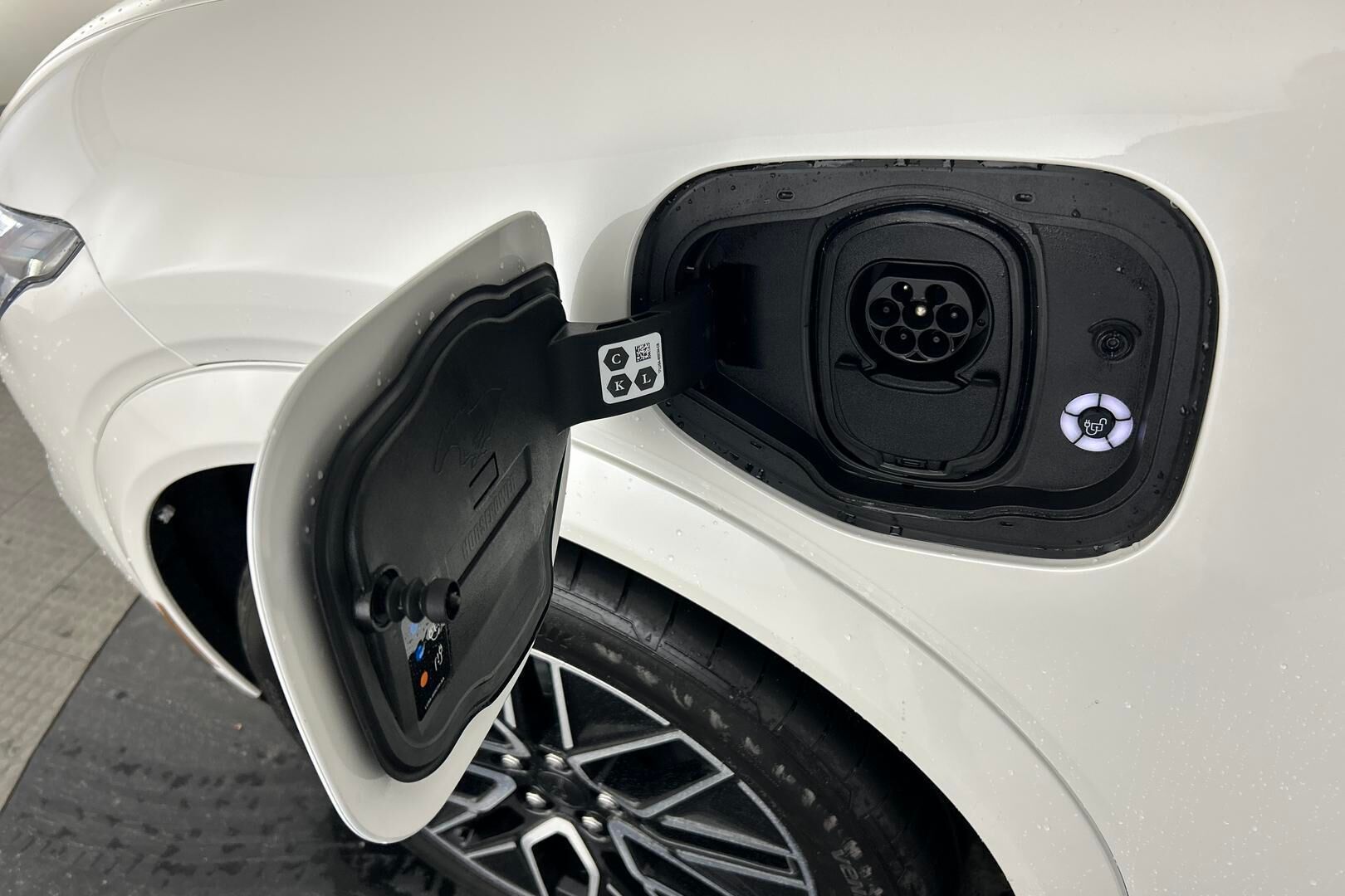 Ford Mustang Mach-E iso kuva 34