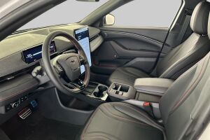 Ford Mustang Mach-E esikatselu 8