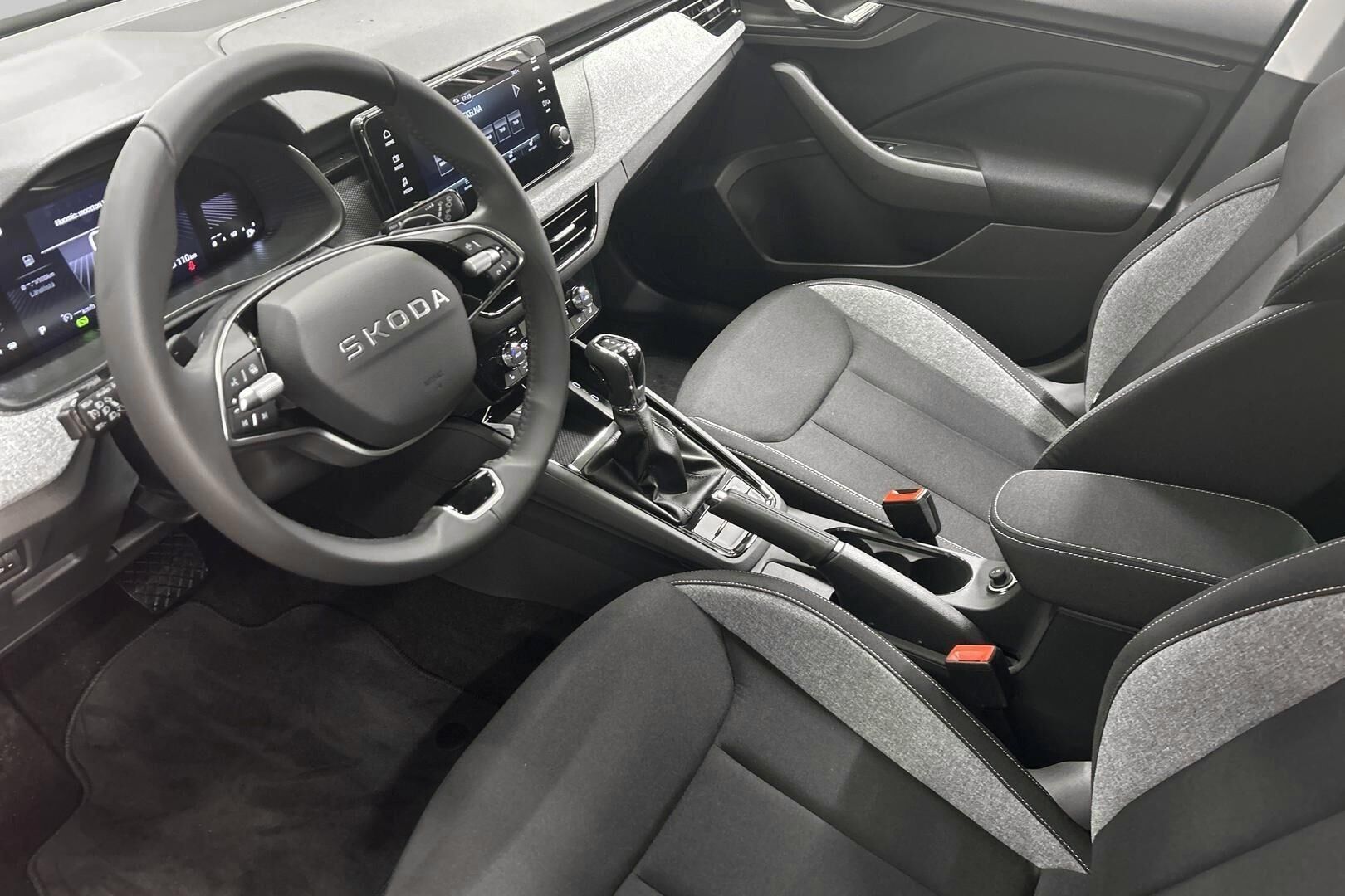 Skoda Scala iso kuva 8
