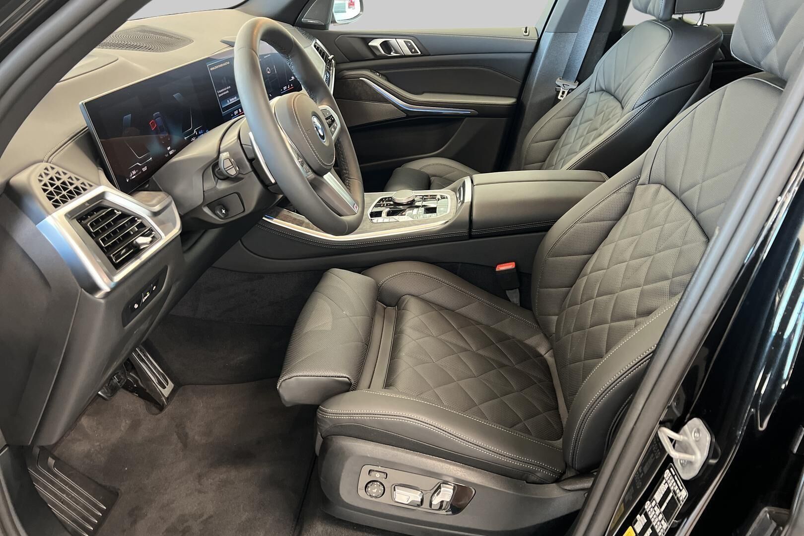 BMW X5 iso kuva 8