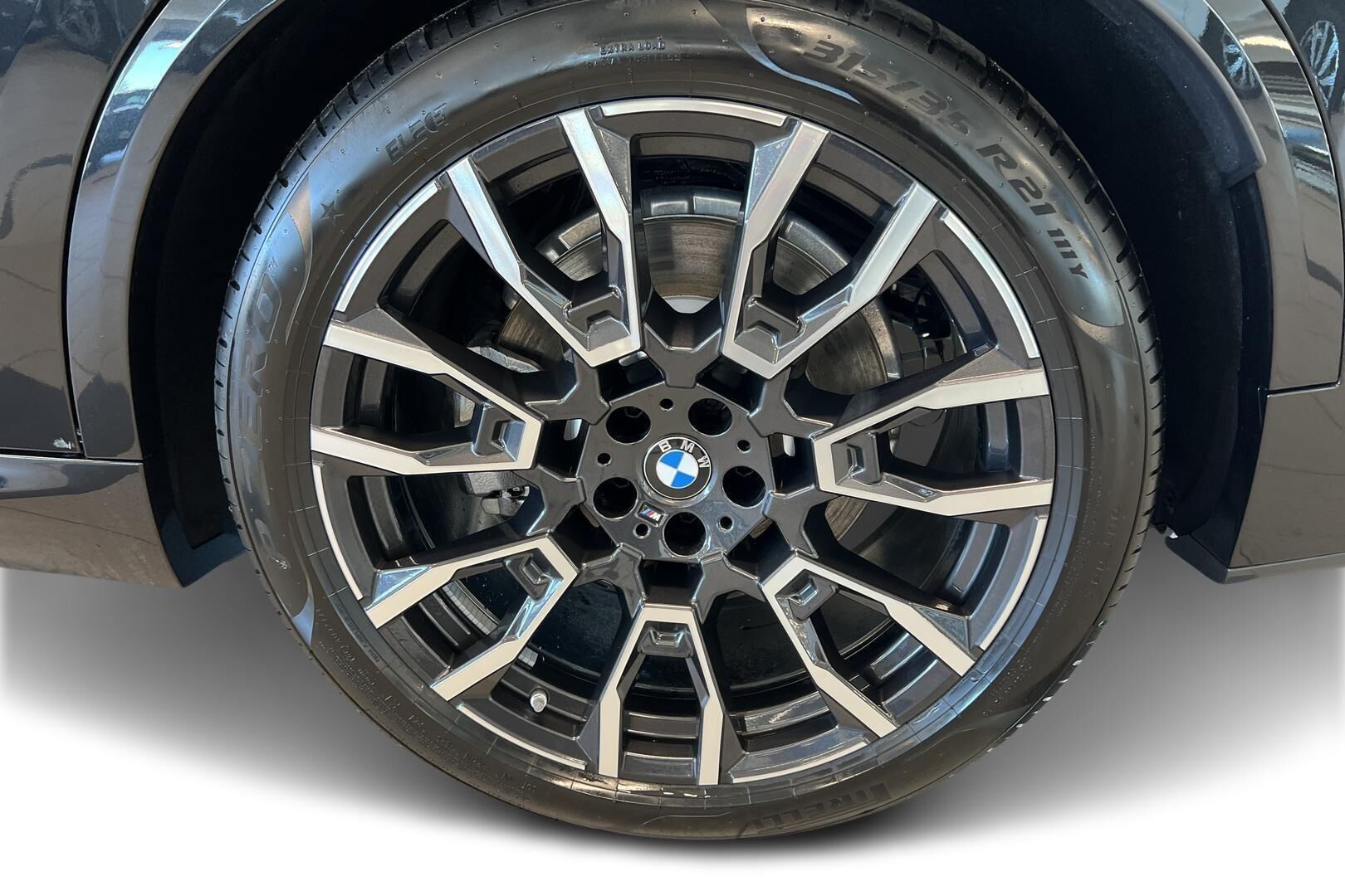 BMW X5 iso kuva 12
