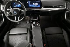 BMW iX2 esikatselu 10