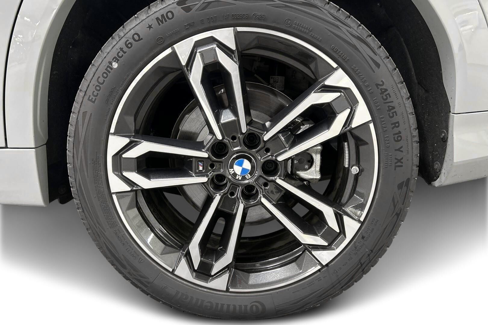 BMW iX2 iso kuva 12