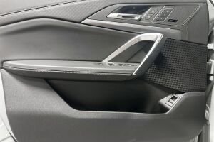BMW iX2 esikatselu 13