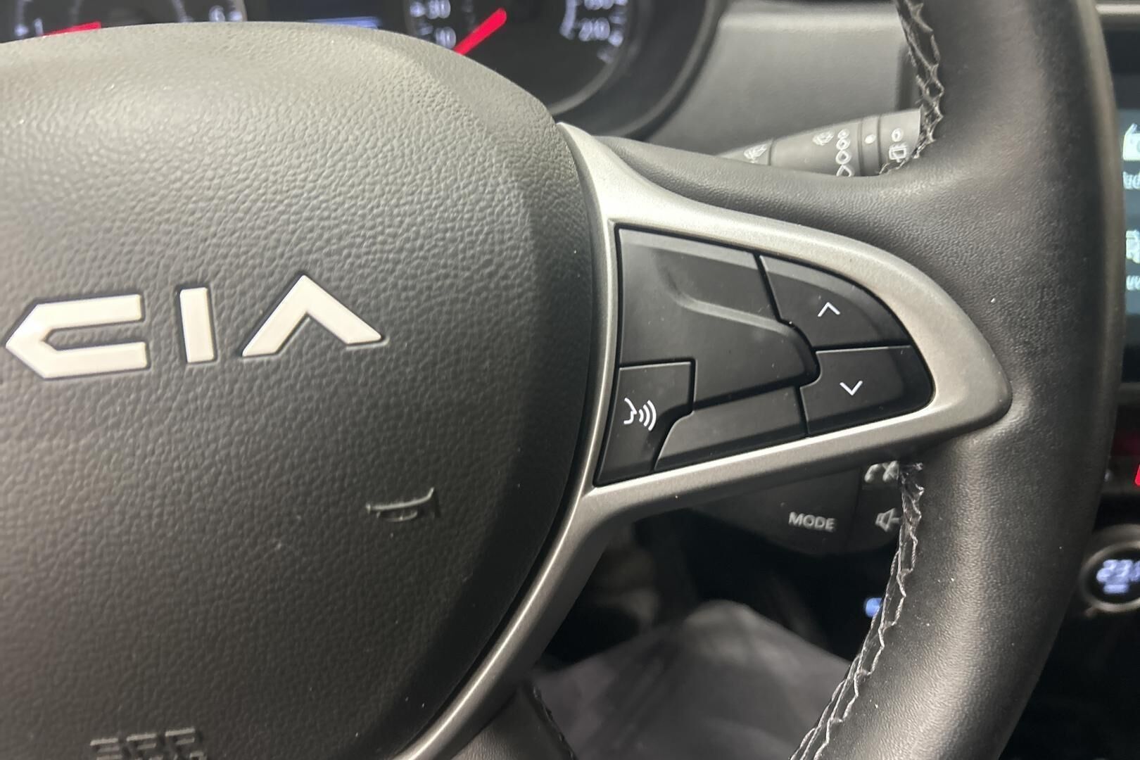 Dacia Duster iso kuva 23