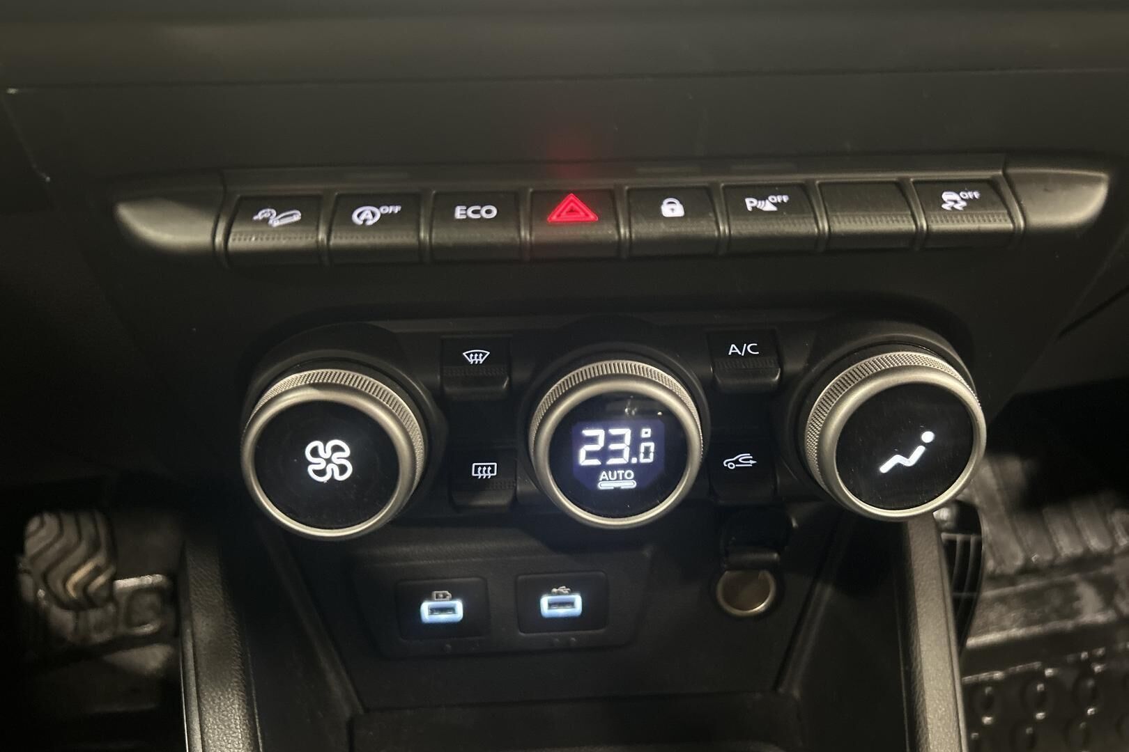 Dacia Duster iso kuva 15