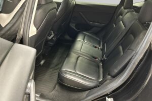 Tesla Model Y esikatselu 9