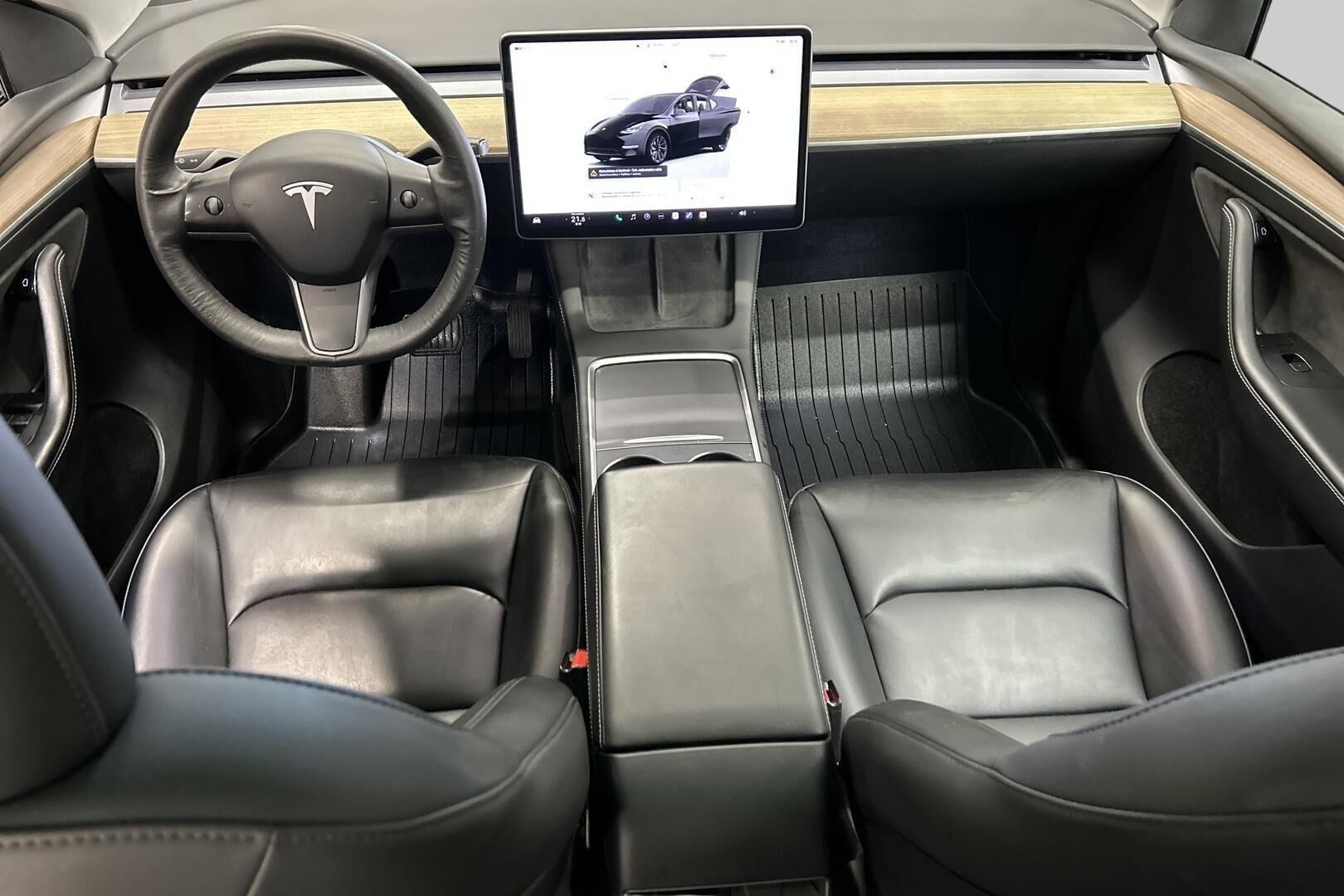 Tesla Model Y iso kuva 17