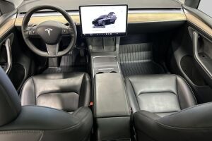 Tesla Model Y esikatselu 17