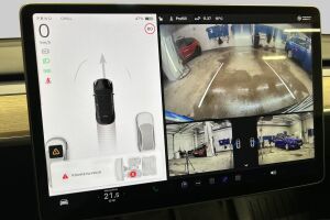 Tesla Model Y esikatselu 12