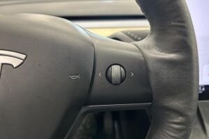 Tesla Model Y esikatselu 13