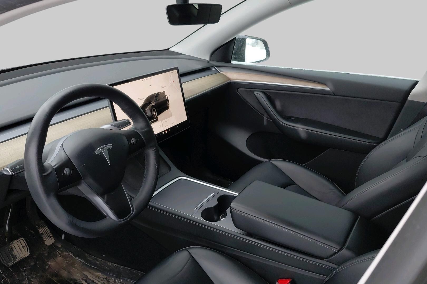 Tesla Model Y iso kuva 0