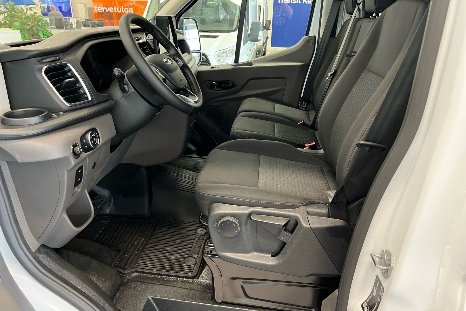 Ford Transit iso kuva 7