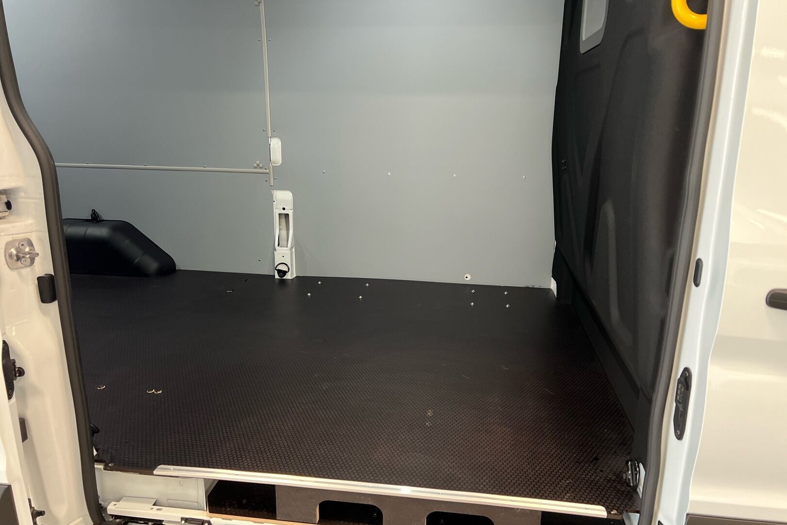 Ford Transit iso kuva 8