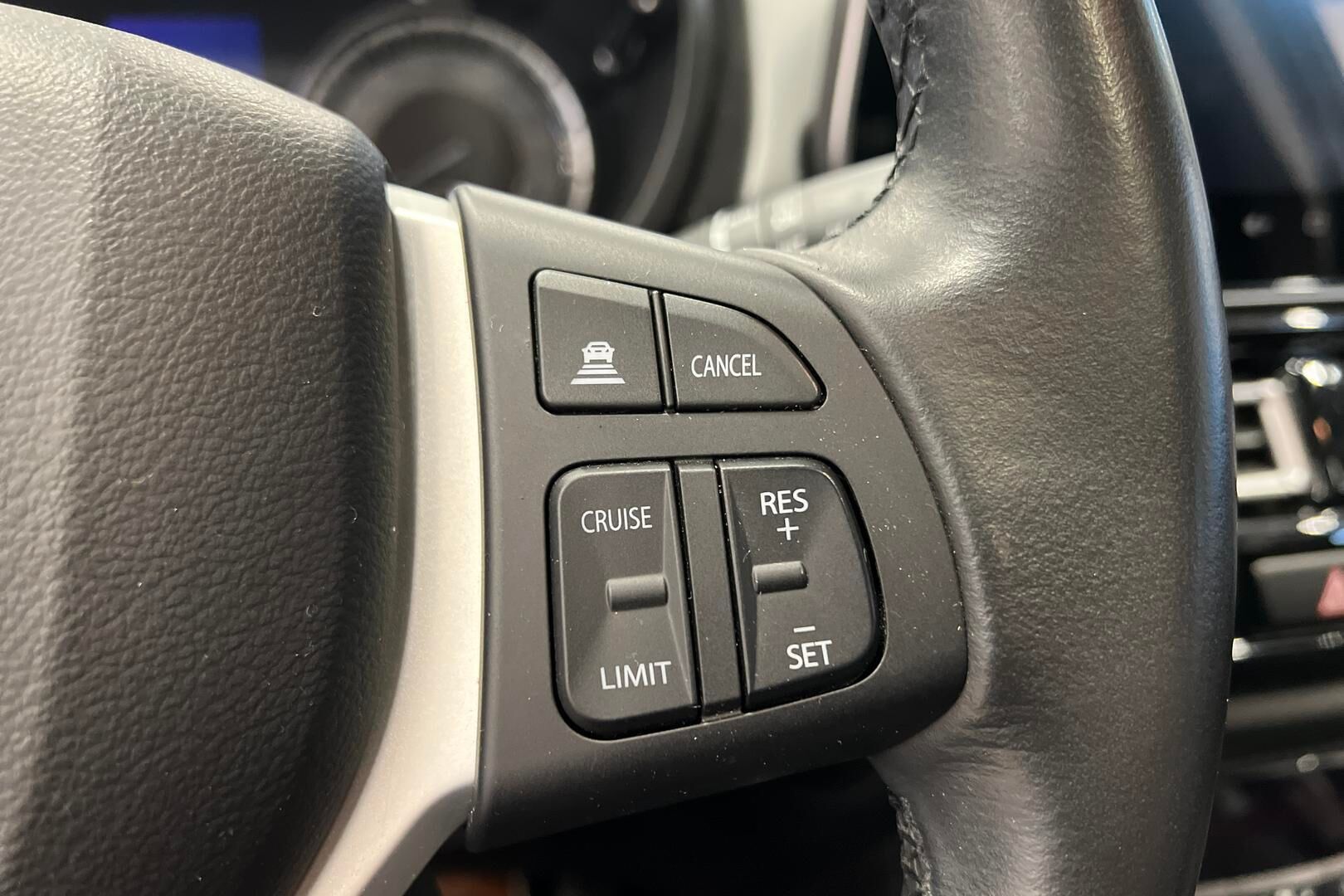 Suzuki S-Cross iso kuva 18