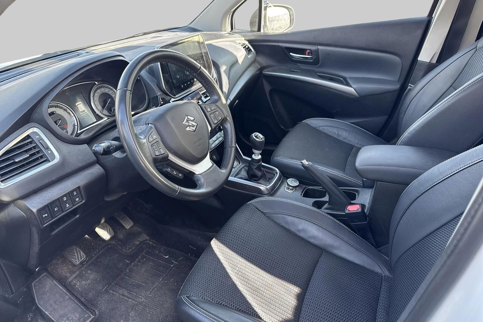 Suzuki S-Cross iso kuva 2