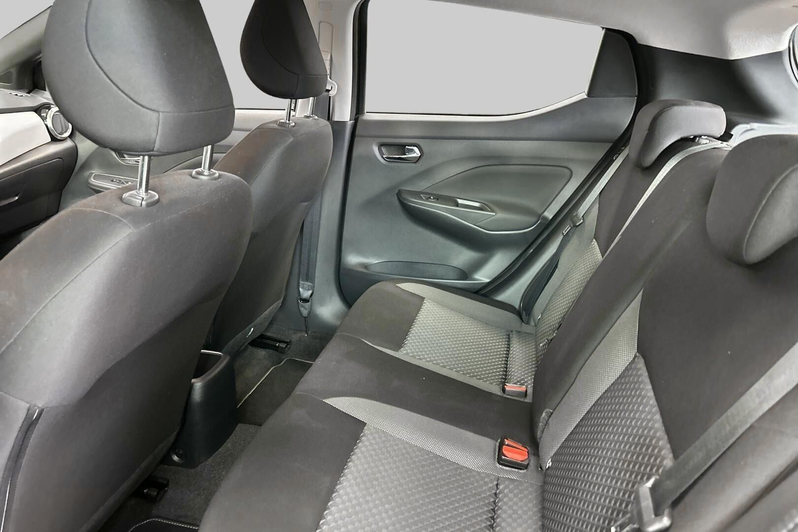 Nissan Micra iso kuva 9