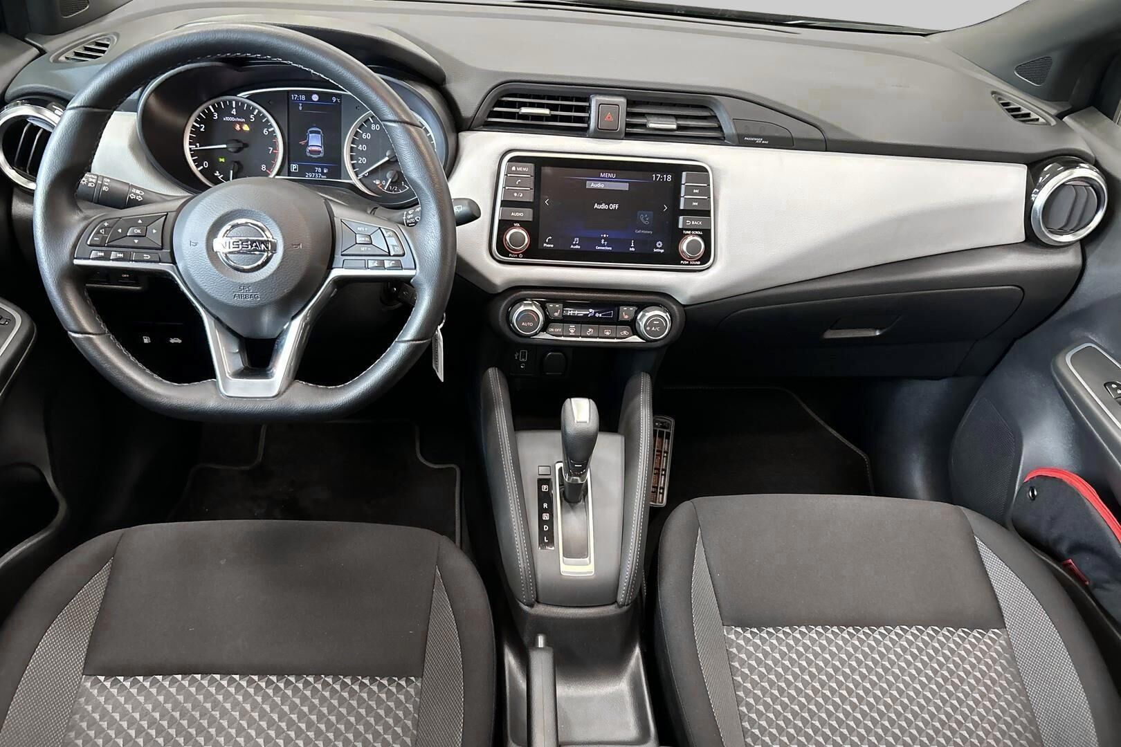 Nissan Micra iso kuva 10