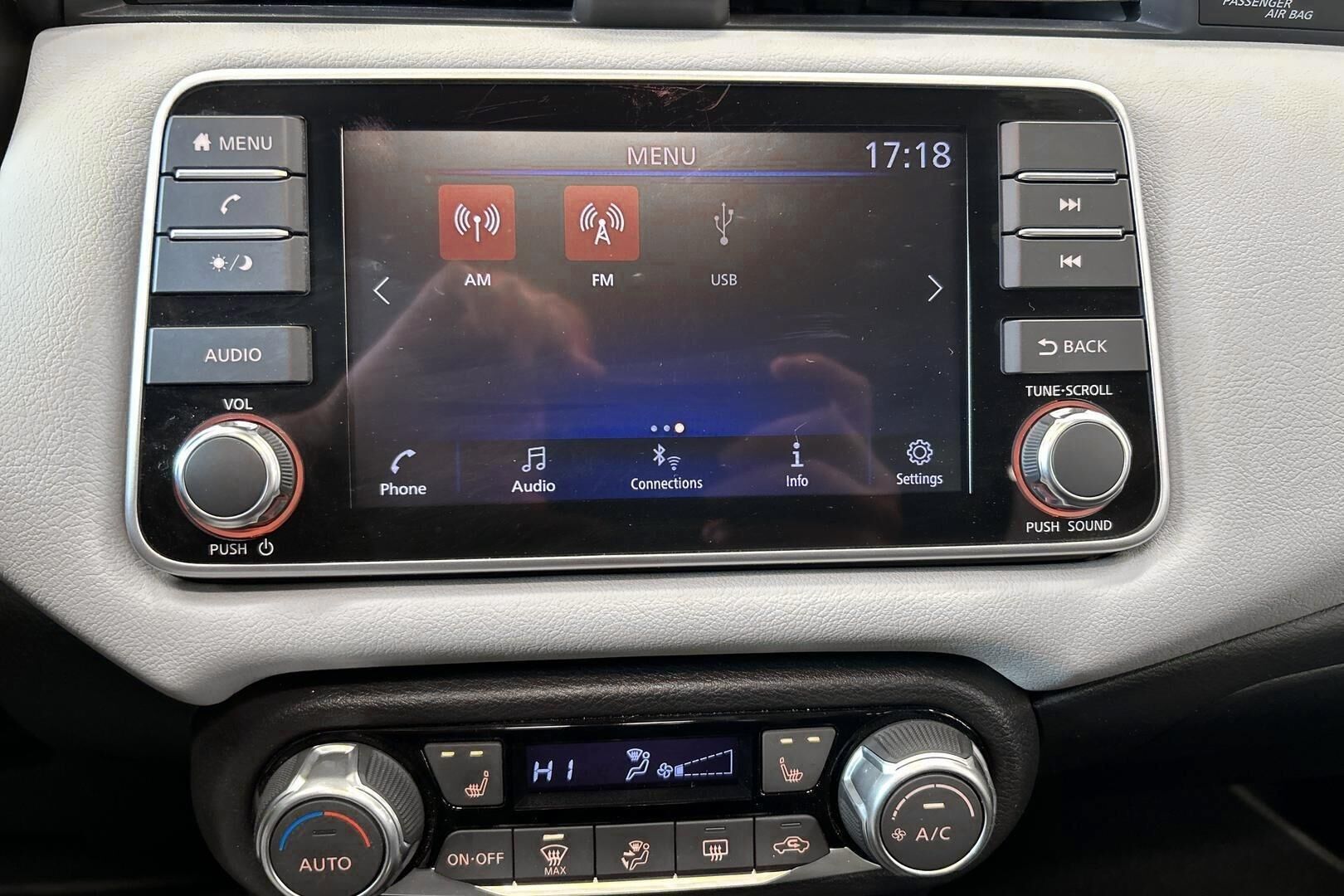 Nissan Micra iso kuva 14