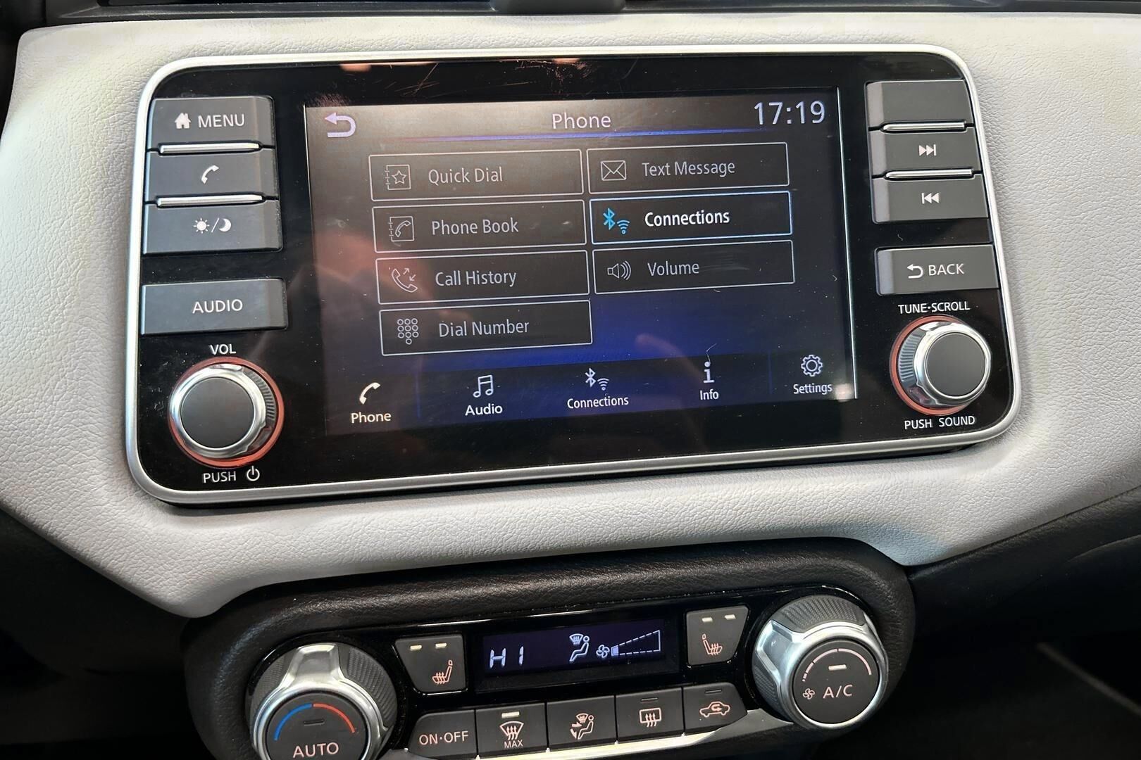 Nissan Micra iso kuva 24