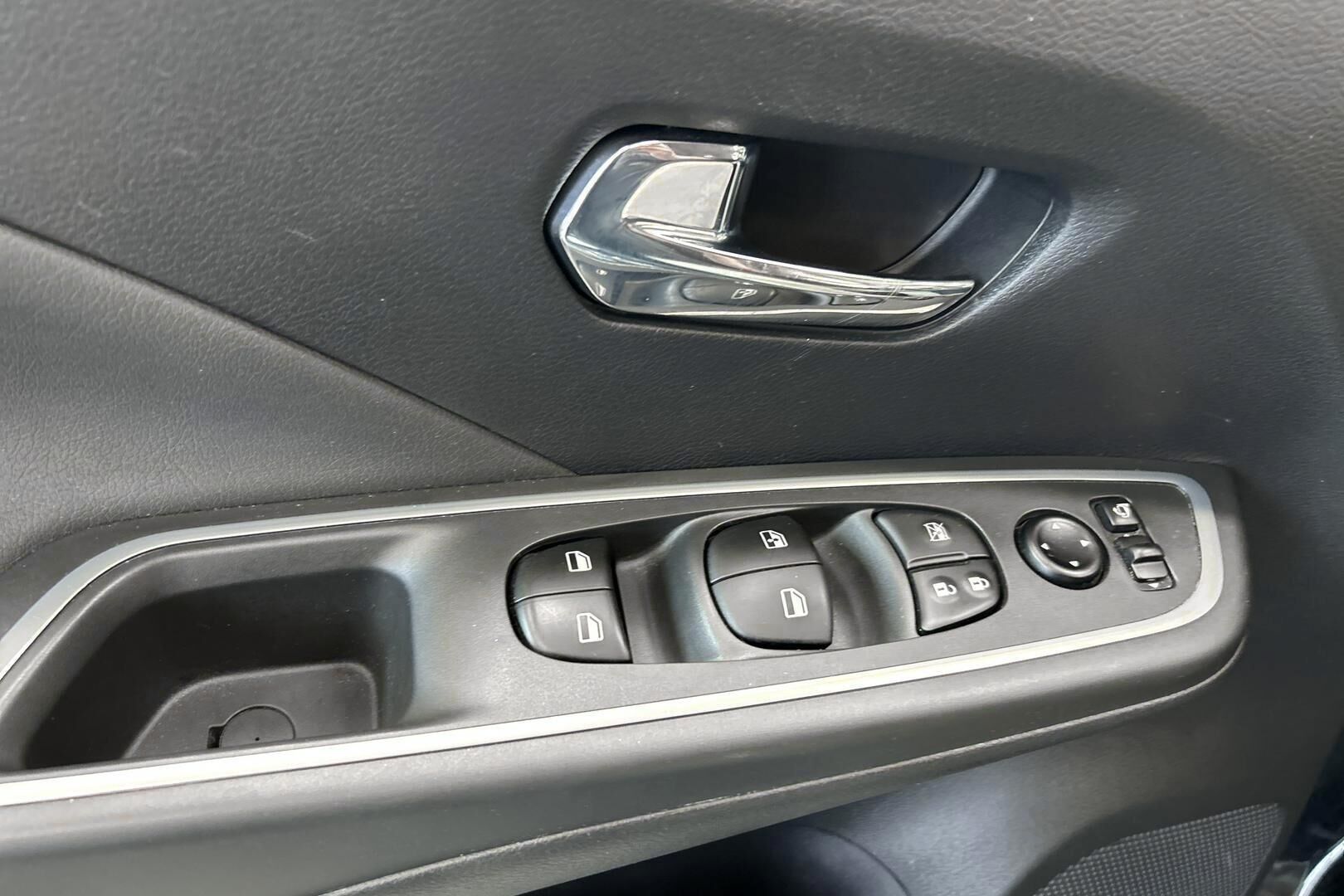 Nissan Micra iso kuva 25