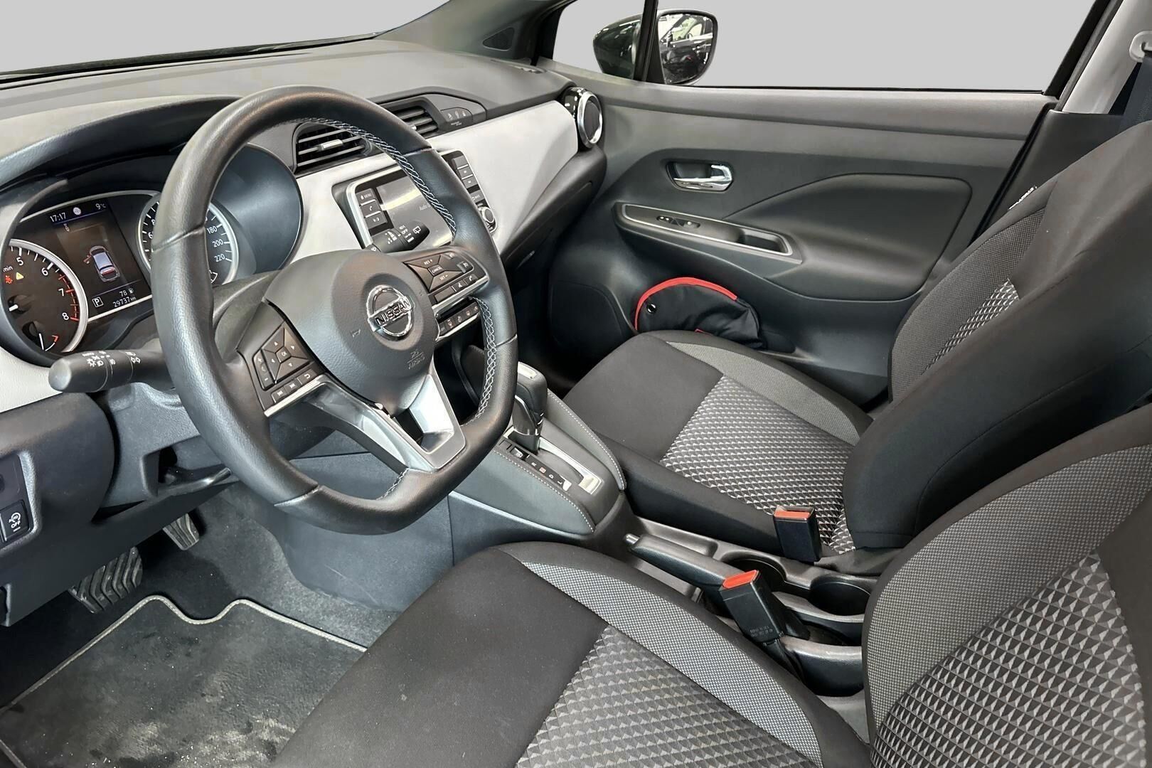 Nissan Micra iso kuva 8