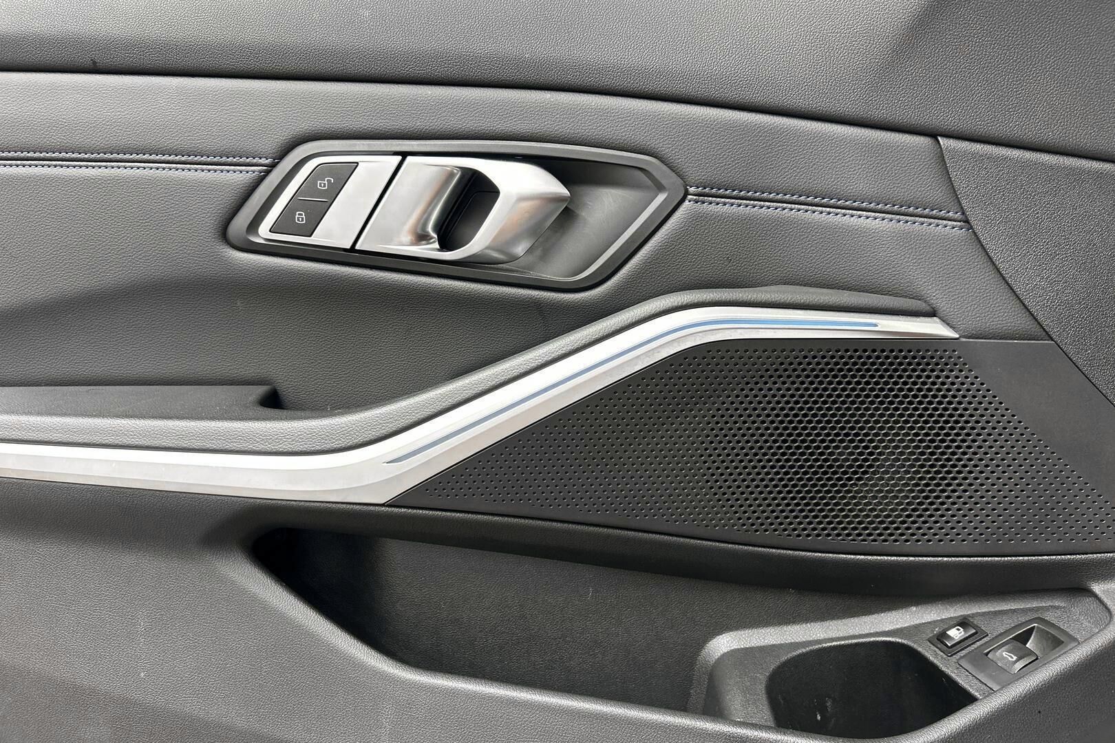 BMW 3-sarja iso kuva 17